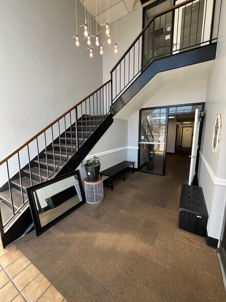 6022 Jefferson Ave, Newport News, VA à louer - Hall d’entrée – Image 3 sur 4