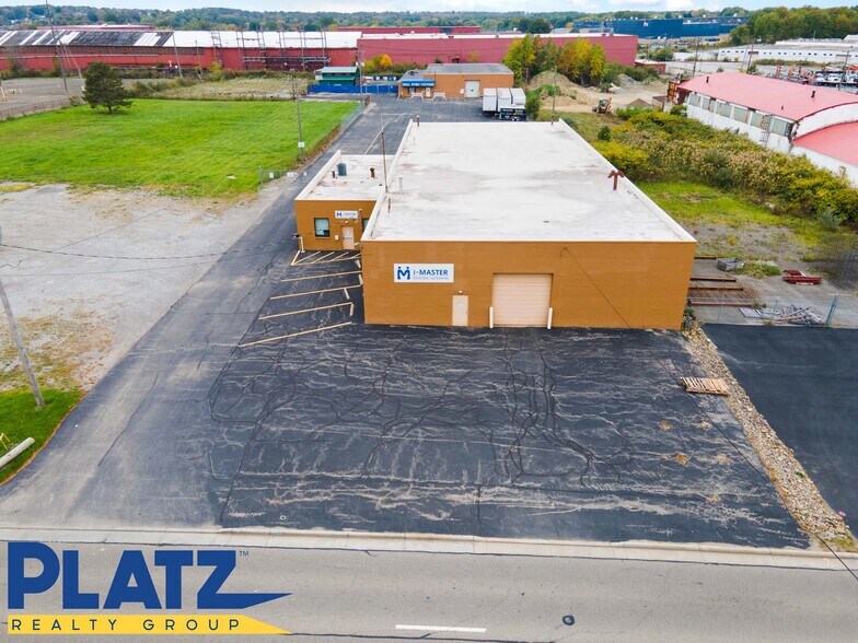 330 N Meridian Rd, Youngstown, OH à louer - Photo de l’immeuble – Image 3 sur 7