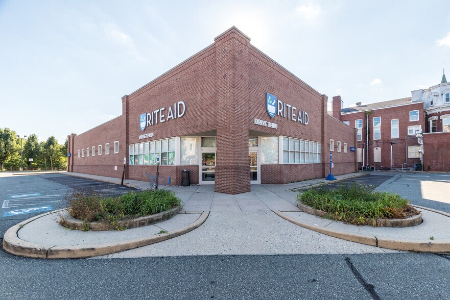 340 E High St, Pottstown, PA à louer - Photo de l’immeuble – Image 1 sur 31