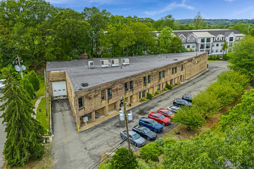 3 Tice Rd, Franklin Lakes, NJ à louer - Photo de l’immeuble – Image 2 sur 25