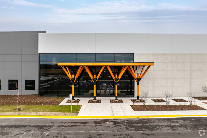 TDC I-90 Logistics Center, West Dundee, IL à louer - Photo de l’immeuble – Image 3 sur 9