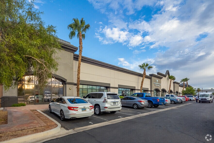 6330 S Pecos Rd, Las Vegas, NV à vendre - Photo de l’immeuble – Image 2 sur 8