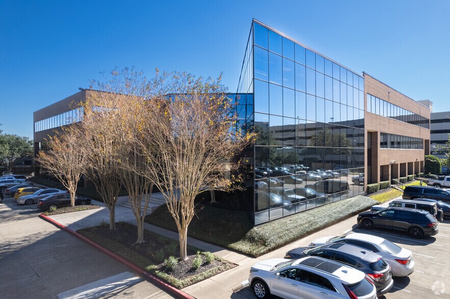 17171 Park Row, Houston, TX à louer - Photo de l’immeuble – Image 1 sur 5