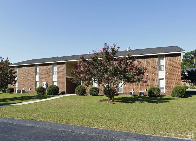 6535 Summertime Apartments, 6535 Jeffrey Dr, Fayetteville, NC à vendre - Photo principale – Image 2 sur 60