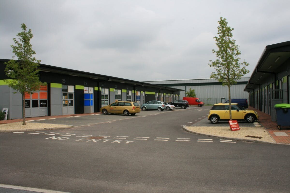 Smeaton Close, Aylesbury à louer Photo principale– Image 1 sur 10