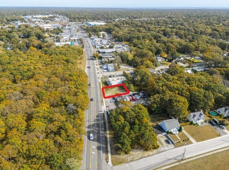 586 Montauk Highway, Shirley, NY à louer - Photo de l’immeuble – Image 2 sur 6