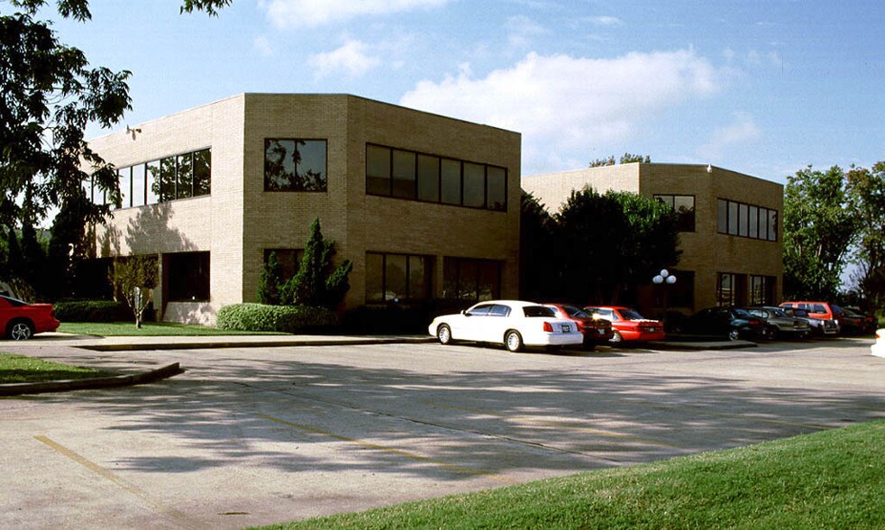 6701 Pinemont Dr, Houston, TX à louer - Photo de l’immeuble – Image 3 sur 30