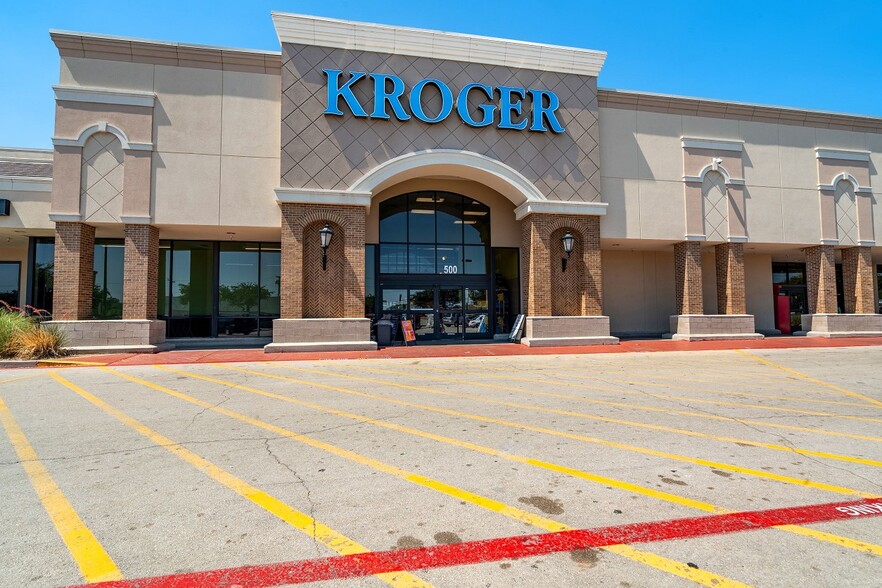 500-1042 W University Dr, Denton, TX à louer - Photo de l’immeuble – Image 1 sur 9
