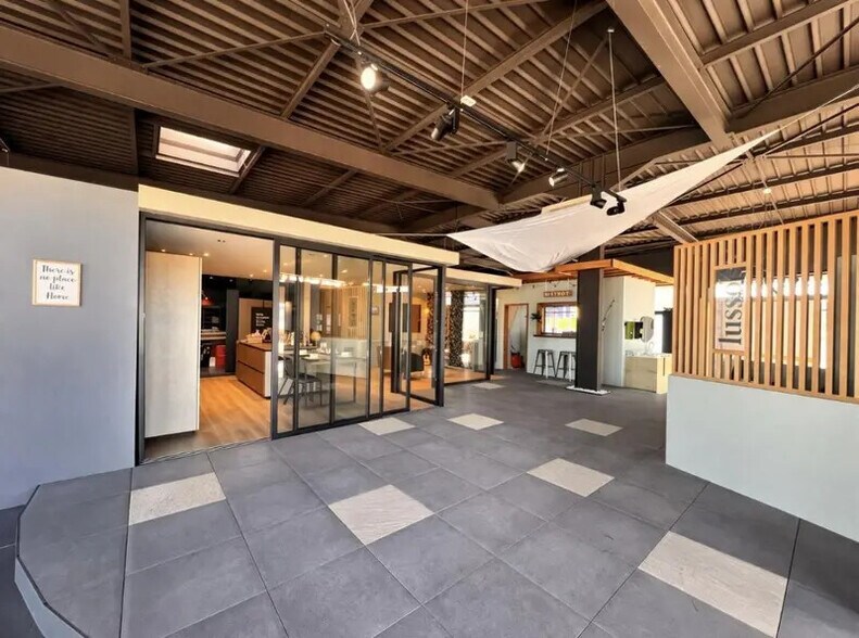 Local commercial dans Pontarlier à vendre - Hall d’entrée – Image 2 sur 3