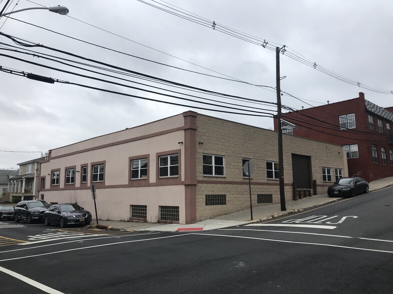 1212 70th St, North Bergen, NJ à louer - Photo principale – Image 1 sur 4