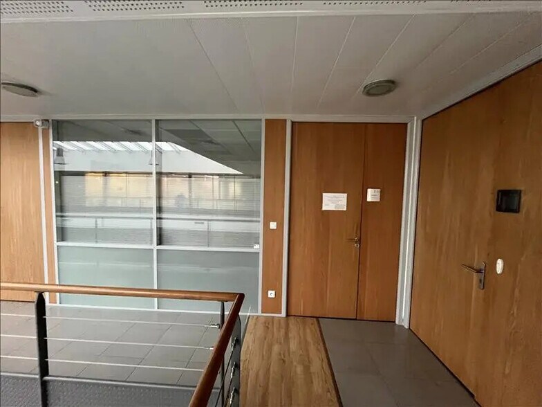 Bureau dans Saint-Cyr-sur-Loire à vendre - Photo intérieure – Image 2 sur 5
