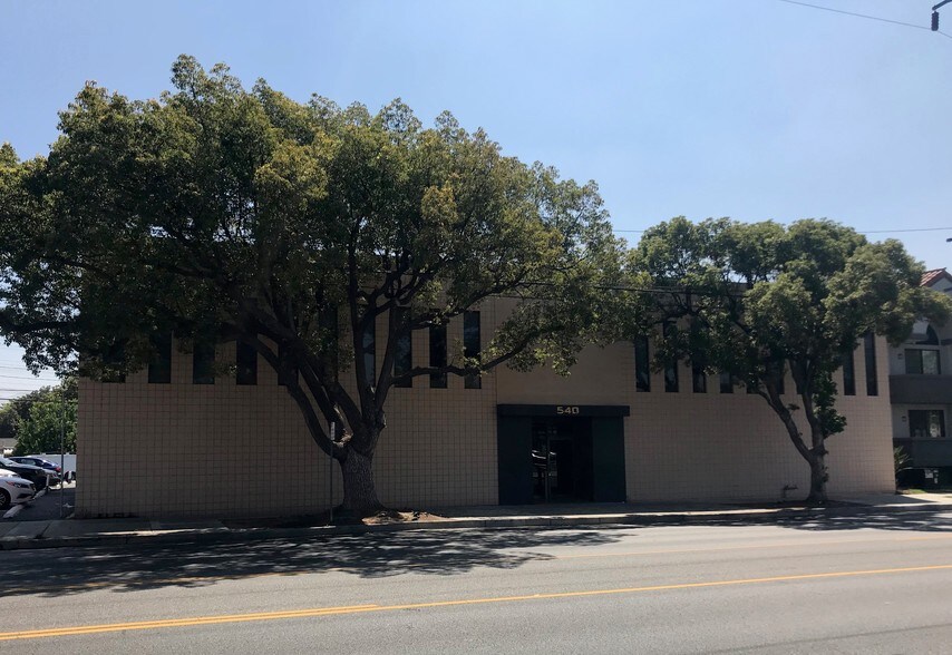540 Hollywood Way, Burbank, CA à louer - Photo principale – Image 1 sur 8