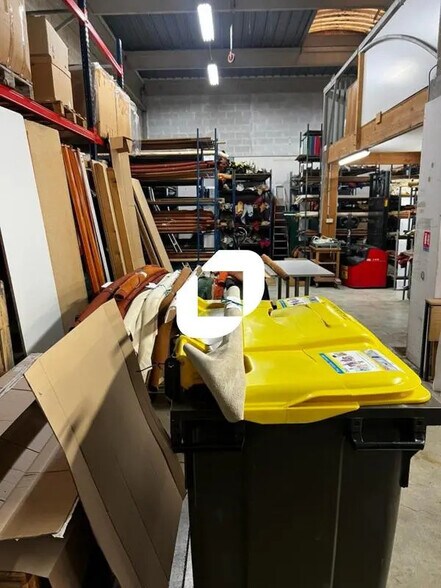 Local d’activités dans Roissy-en-Brie à louer - Photo de l’immeuble – Image 3 sur 5