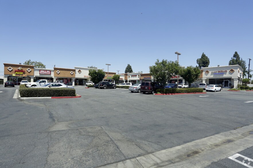 9531-9551 Telegraph Rd, Pico Rivera, CA à louer - Photo de l’immeuble – Image 1 sur 3