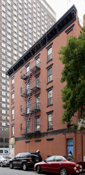 1566 Third Ave, New York, NY à louer - Photo de l’immeuble – Image 2 sur 6