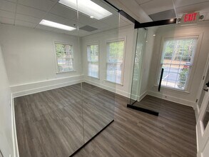 295 W Crossville Rd, Roswell, GA à louer Photo intérieure– Image 2 sur 9