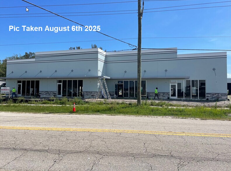 3931 SE Commerce Ave, Stuart, FL à louer - Photo de l’immeuble – Image 1 sur 6