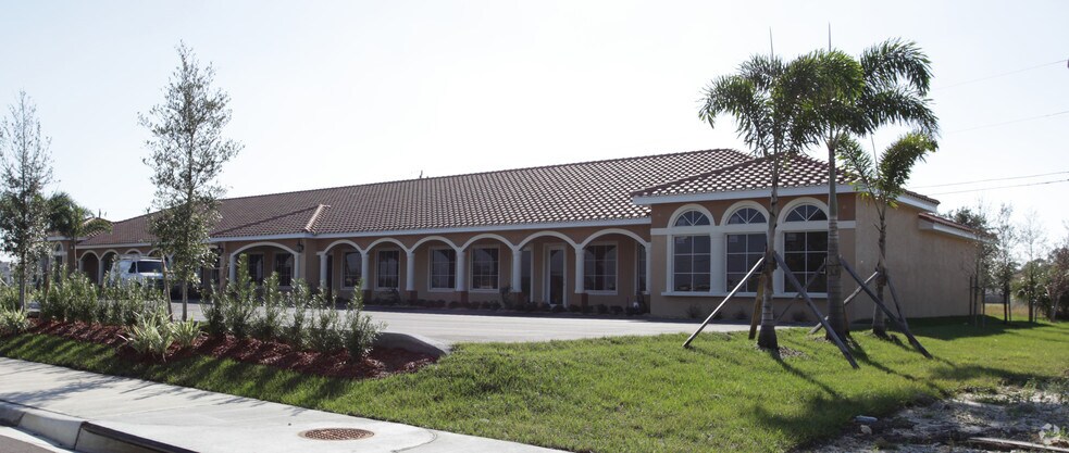 618 SW 3rd St, Cape Coral, FL à louer - Photo principale – Image 1 sur 3