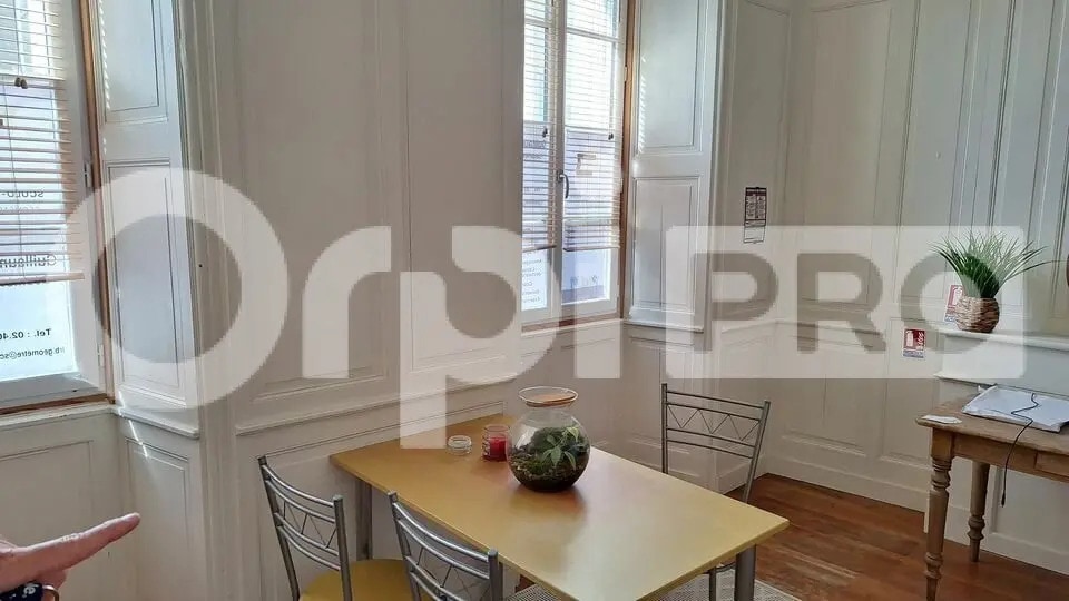Bureau dans La Roche-Bernard à louer - Photo de l’immeuble – Image 2 sur 9