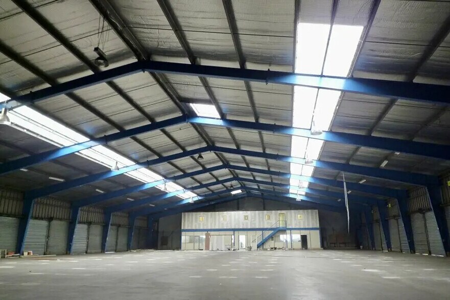 Industriel/Logistique dans Montivilliers à vendre - Photo de l’immeuble – Image 2 sur 6