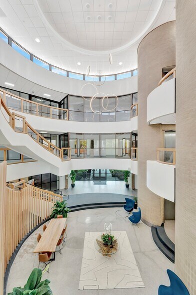 4904 Eisenhower Blvd, Tampa, FL à louer - Hall d’entrée – Image 3 sur 13
