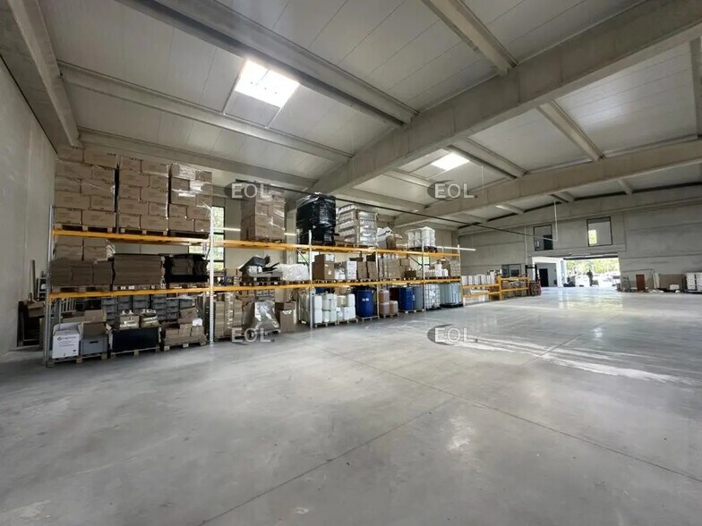 Local d’activités dans Saint-Estève-Janson à louer - Photo intérieure – Image 2 sur 3