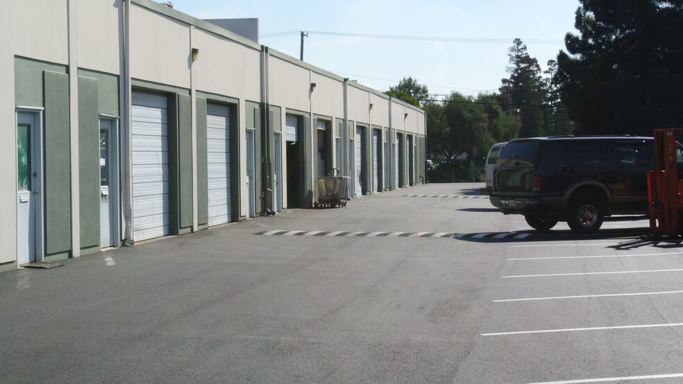 545 Aldo Ave, Santa Clara, CA à louer - Photo de l’immeuble – Image 2 sur 7