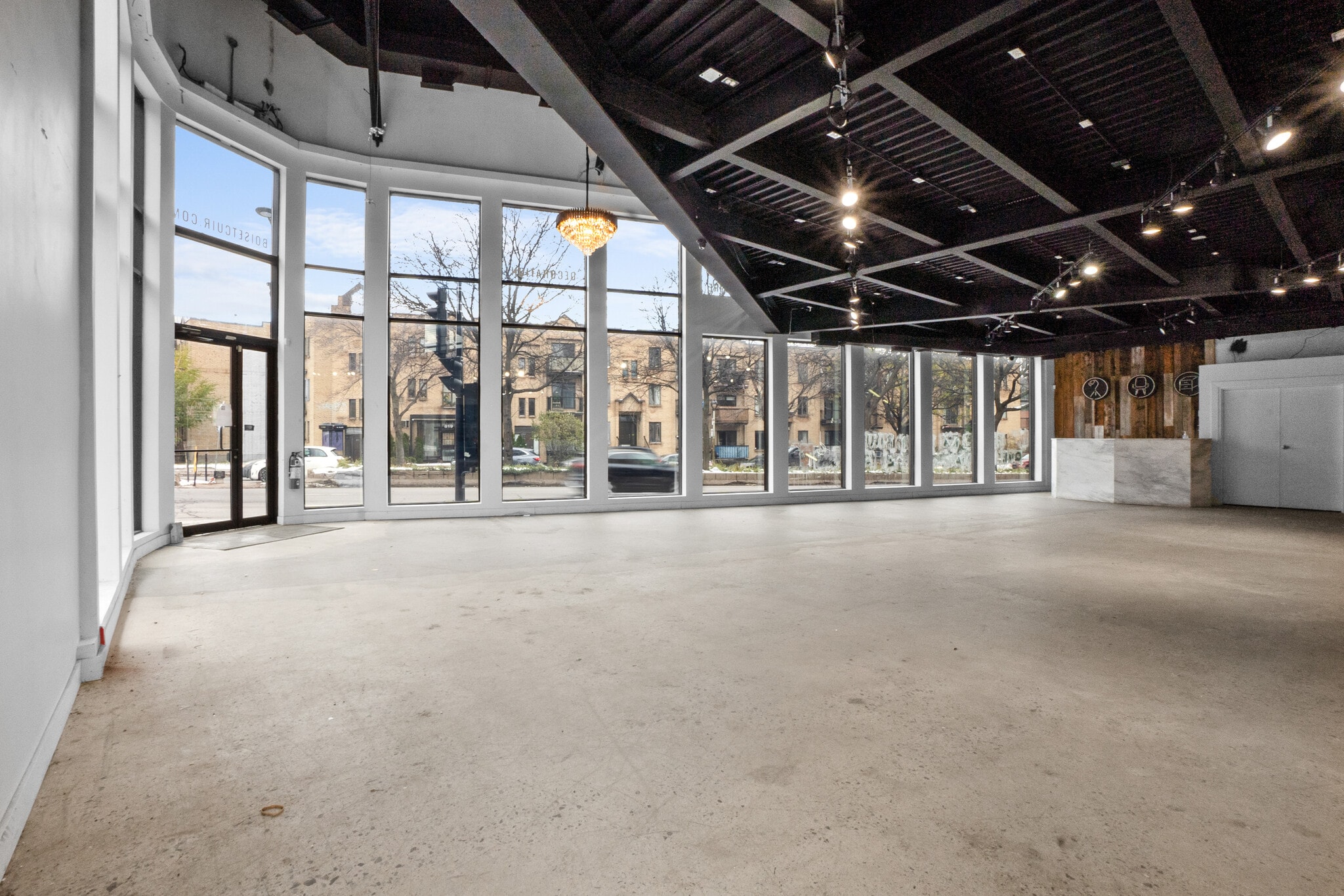 3000 Rue Saint-Antoine O, Montréal, QC à louer Photo principale– Image 1 sur 26