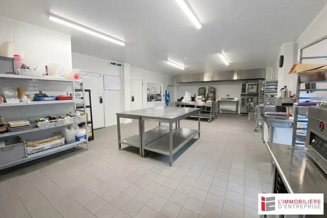 Plus de détails pour Local d'activités à louer