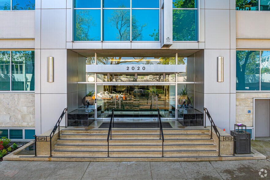 2020 L St, Sacramento, CA à louer - Photo de l’immeuble – Image 3 sur 9