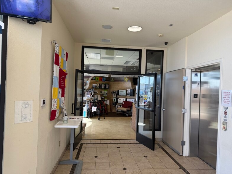 3725 Union Ave, San Jose, CA à louer - Hall d’entrée – Image 3 sur 35
