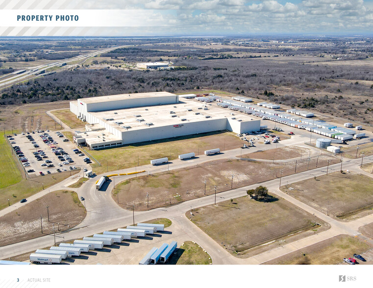 5201 Sterilite Dr, Ennis, TX à vendre - Photo de l’immeuble – Image 3 sur 9