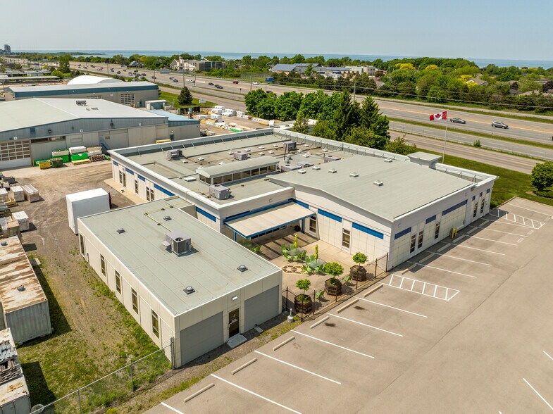 115 S Service Road portefeuille de 3 biens à vendre sur LoopNet.fr - Photo de l’immeuble – Image 3 sur 12
