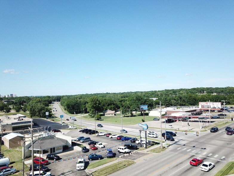 100 SE 29th St, Topeka, KS à vendre - Photo de l’immeuble – Image 2 sur 14