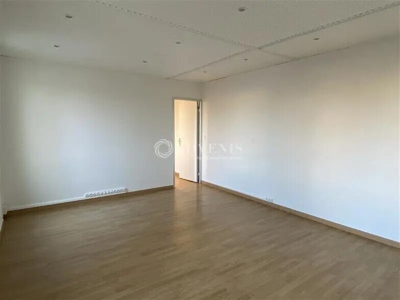 Bureau dans Boulogne-Billancourt à louer - Photo de l’immeuble – Image 3 sur 6