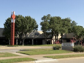 1751 International Pky, Richardson, TX à louer Photo de l’immeuble– Image 1 sur 8
