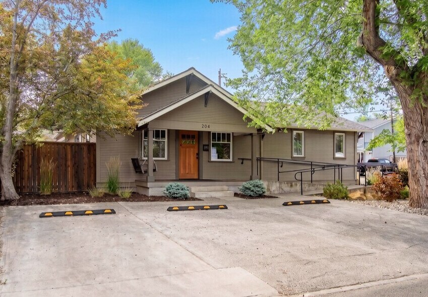 204 NE 4th St, Bend, OR à vendre - Photo de l’immeuble – Image 1 sur 17