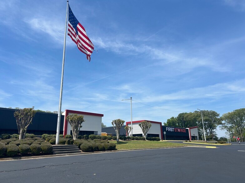 4000 Memorial Pky SW, Huntsville, AL à louer - Photo principale – Image 1 sur 18