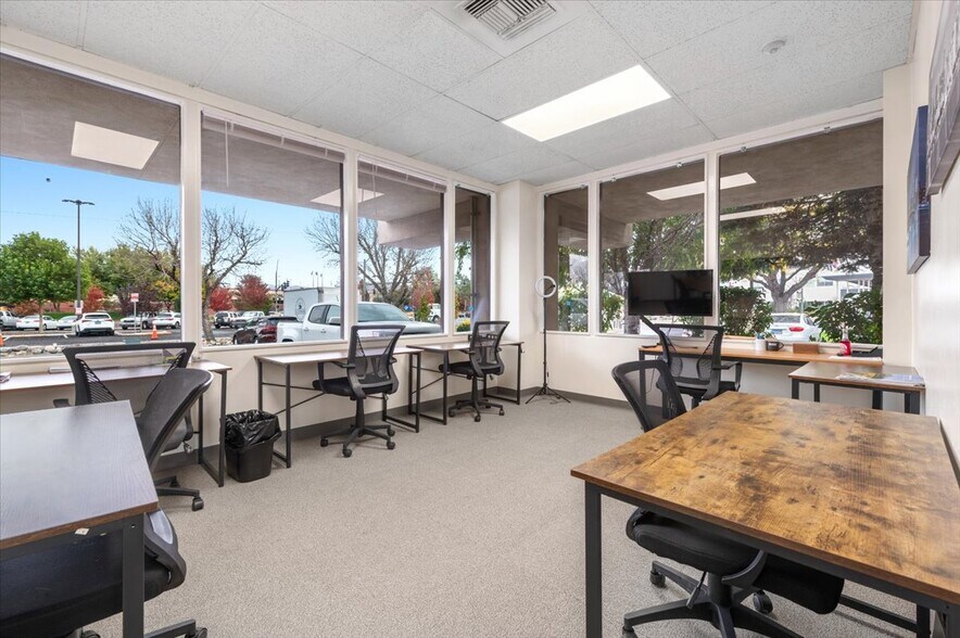 1755 E Plumb Ln, Reno, NV à louer - Photo intérieure – Image 3 sur 8