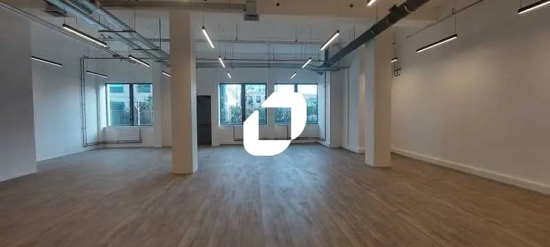 Local d’activités dans Saint-Denis à louer - Photo de l’immeuble – Image 2 sur 13