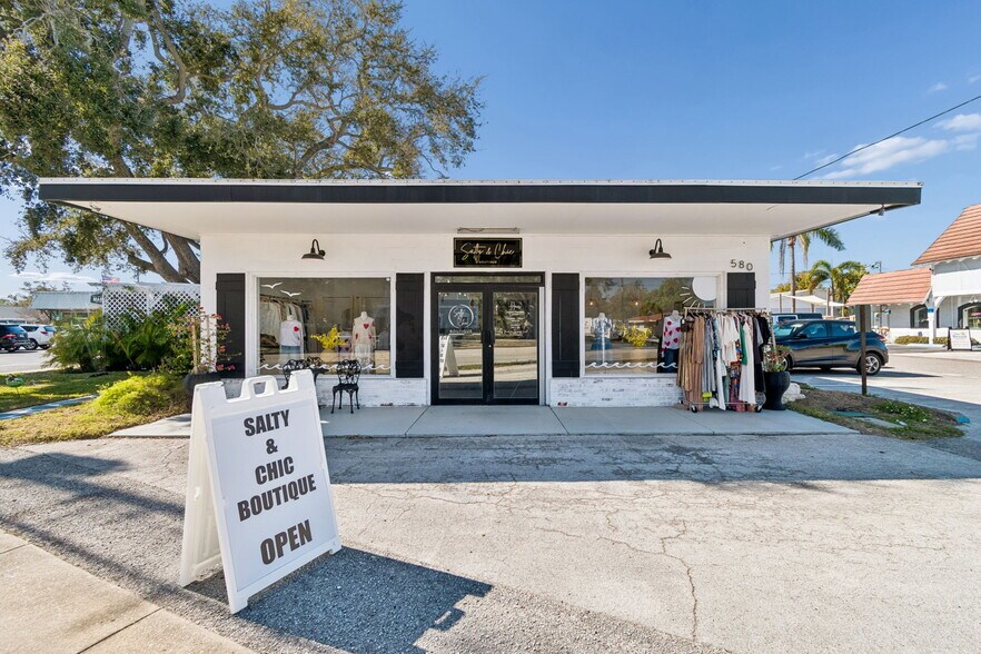 580 Indian Rocks Rd N, Belleair Bluffs, FL à vendre - Photo de l’immeuble – Image 3 sur 40