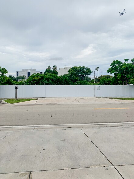 1401 NW 108th Ave, Sweetwater, FL à louer - Photo de l’immeuble – Image 2 sur 7
