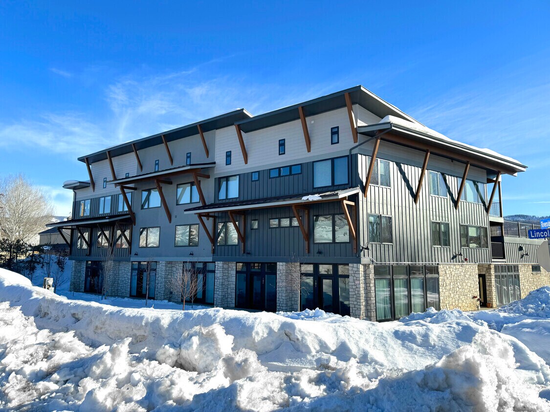 2507 Riverside Dr, Steamboat Springs, CO à louer Photo principale– Image 1 sur 2