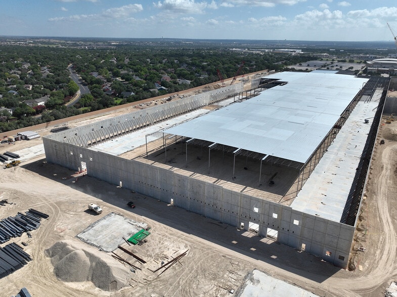 750 E New Hope Dr, Cedar Park, TX à louer - Photo de l’immeuble – Image 3 sur 4