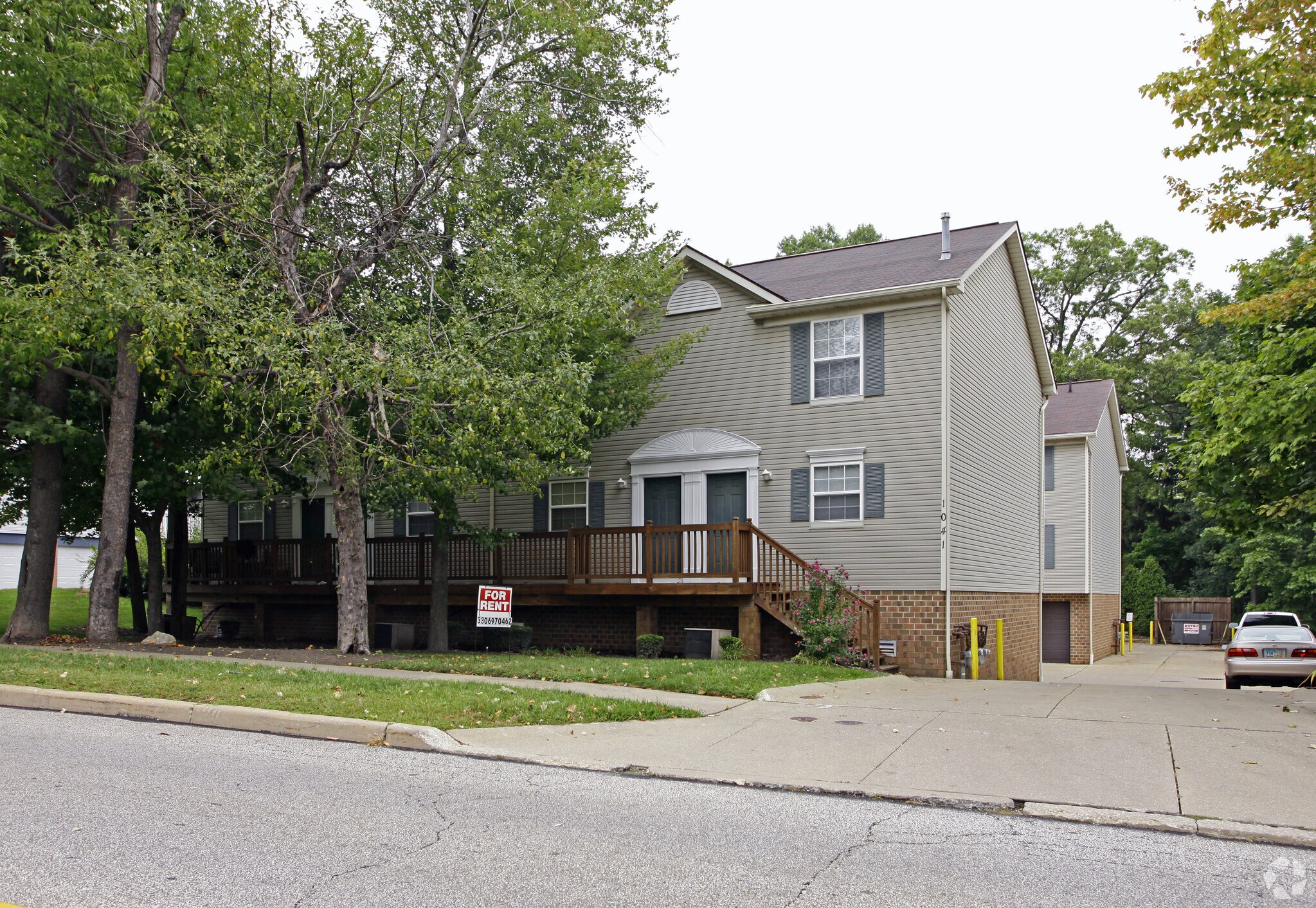 1041 Clyde Ave, Cuyahoga Falls, OH à vendre Photo principale– Image 1 sur 3