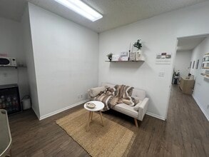 266 Mobil Ave, Camarillo, CA à louer Photo intérieure– Image 1 sur 4