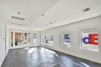 20969 Ventura Blvd, Woodland Hills, CA à louer Photo intérieure– Image 2 sur 2