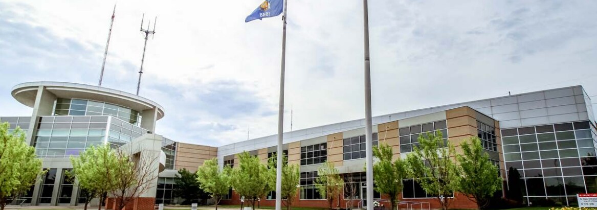 377 W River Woods Pky, Milwaukee, WI à louer Photo principale– Image 1 sur 12