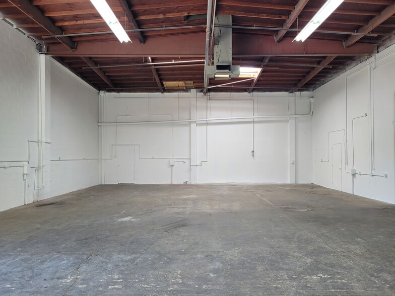 1009 Brooks St, Ontario, CA à louer - Photo de l’immeuble – Image 3 sur 11