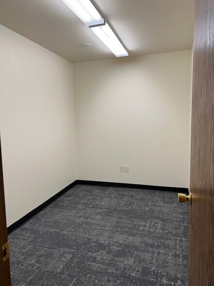 21100 W Capitol Dr, Pewaukee, WI à louer - Photo intérieure – Image 3 sur 8
